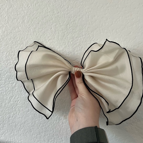 H&M Accessories - Elegant Cream Hair Bow with Black Trim